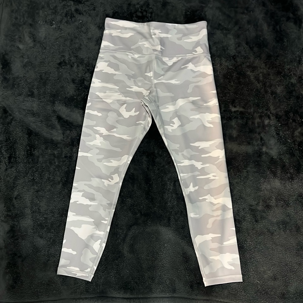 ATHLETA Women’s Elation camp 7/8 tight M